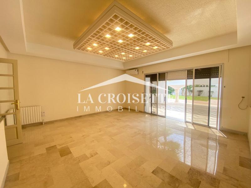 Villa S+7 avec piscine à La Soukra Parc 